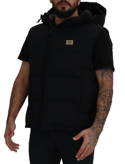 Schwarze Polyester Jacke mit Kapuze und kurzen Ärmeln