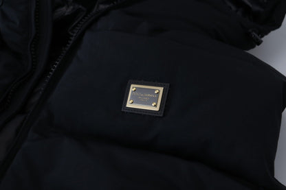 Schwarze Polyester Jacke mit Kapuze und kurzen Ärmeln