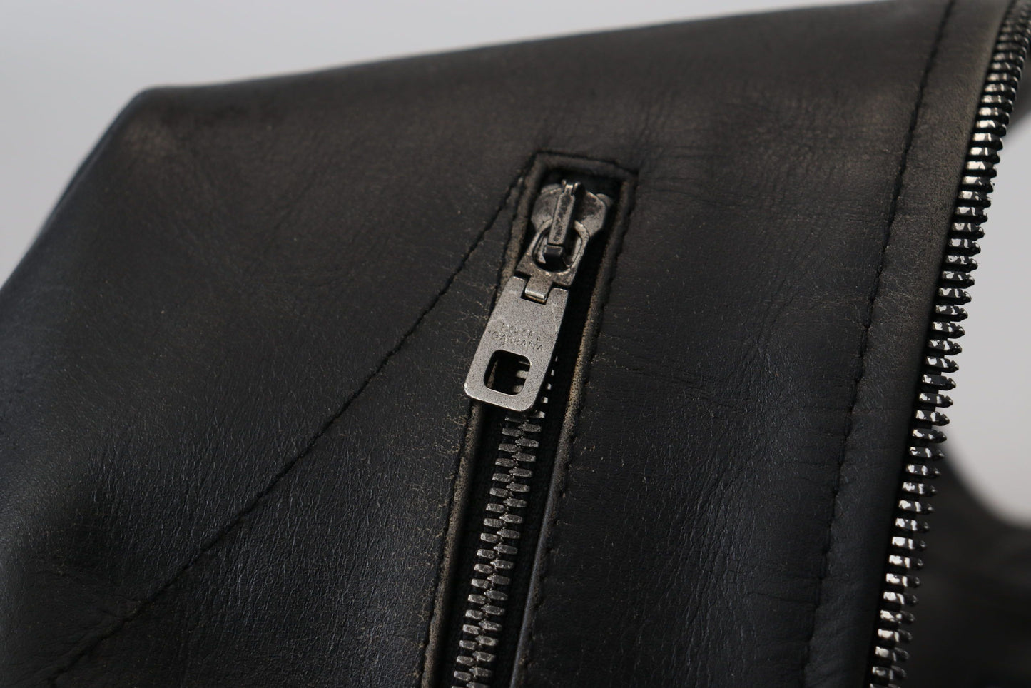 Schwarzer Leder Bikermantel mit Reißverschluss Jacke