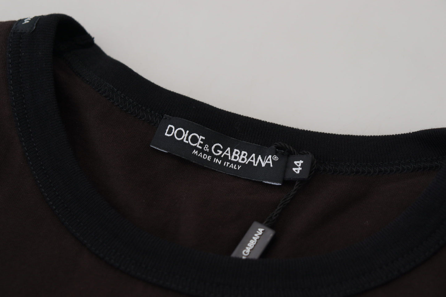 Brauner Pullover mit schmalem Rundhalsausschnitt aus Baumwolle