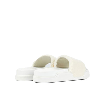 Weiße Gummi- und Stoffsandalen für den Pool