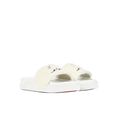 Weiße Gummi- und Stoffsandalen für den Pool
