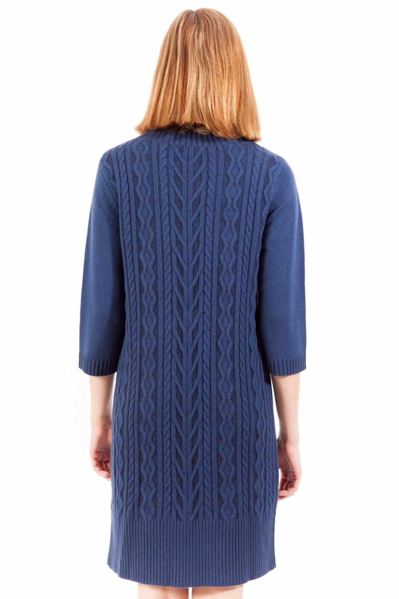 Blaues Kleid aus Wolle