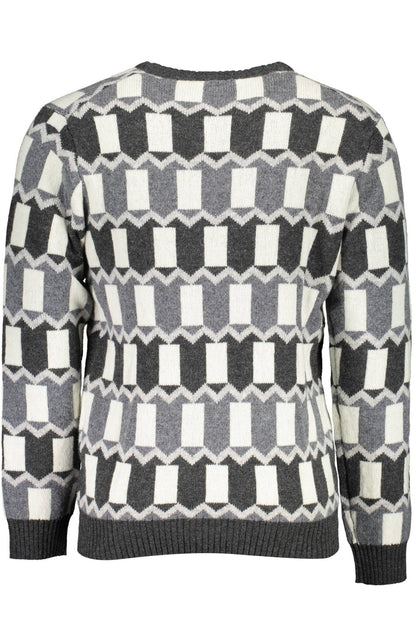 Grauer Pullover aus Wolle