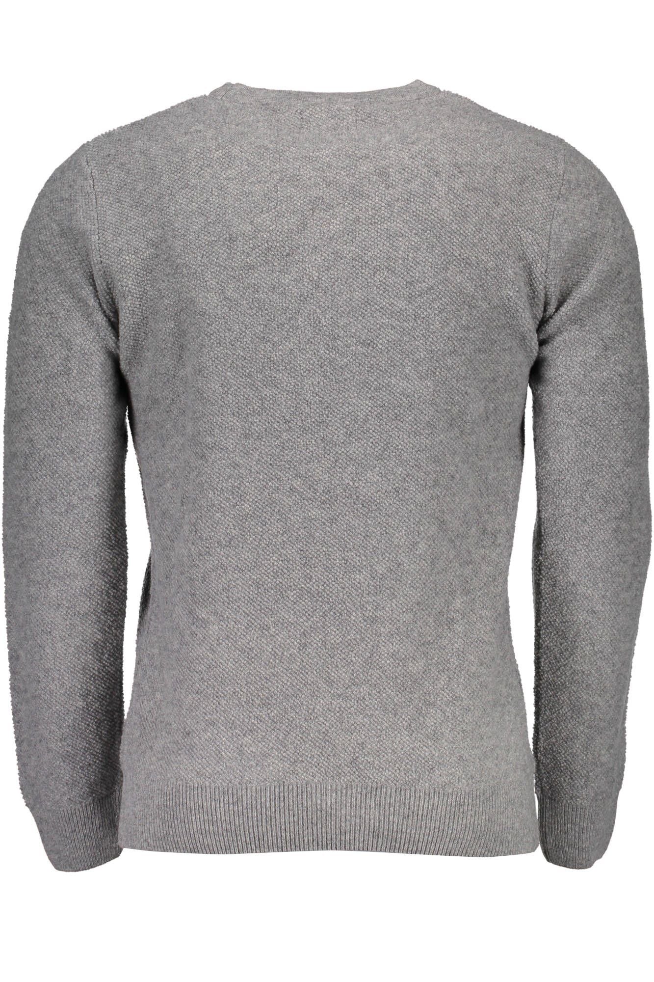Grauer Pullover aus Wolle