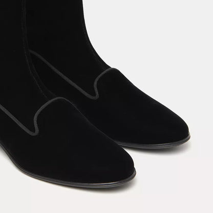 Schwarzer Lederstiefel