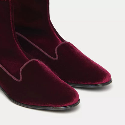 Rote Lederstiefel