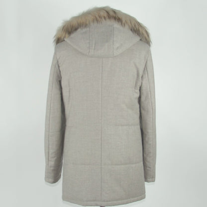 Graue Wolljacke