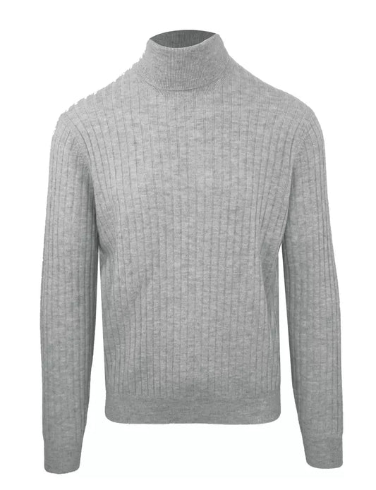 Grauer Pullover aus Wolle