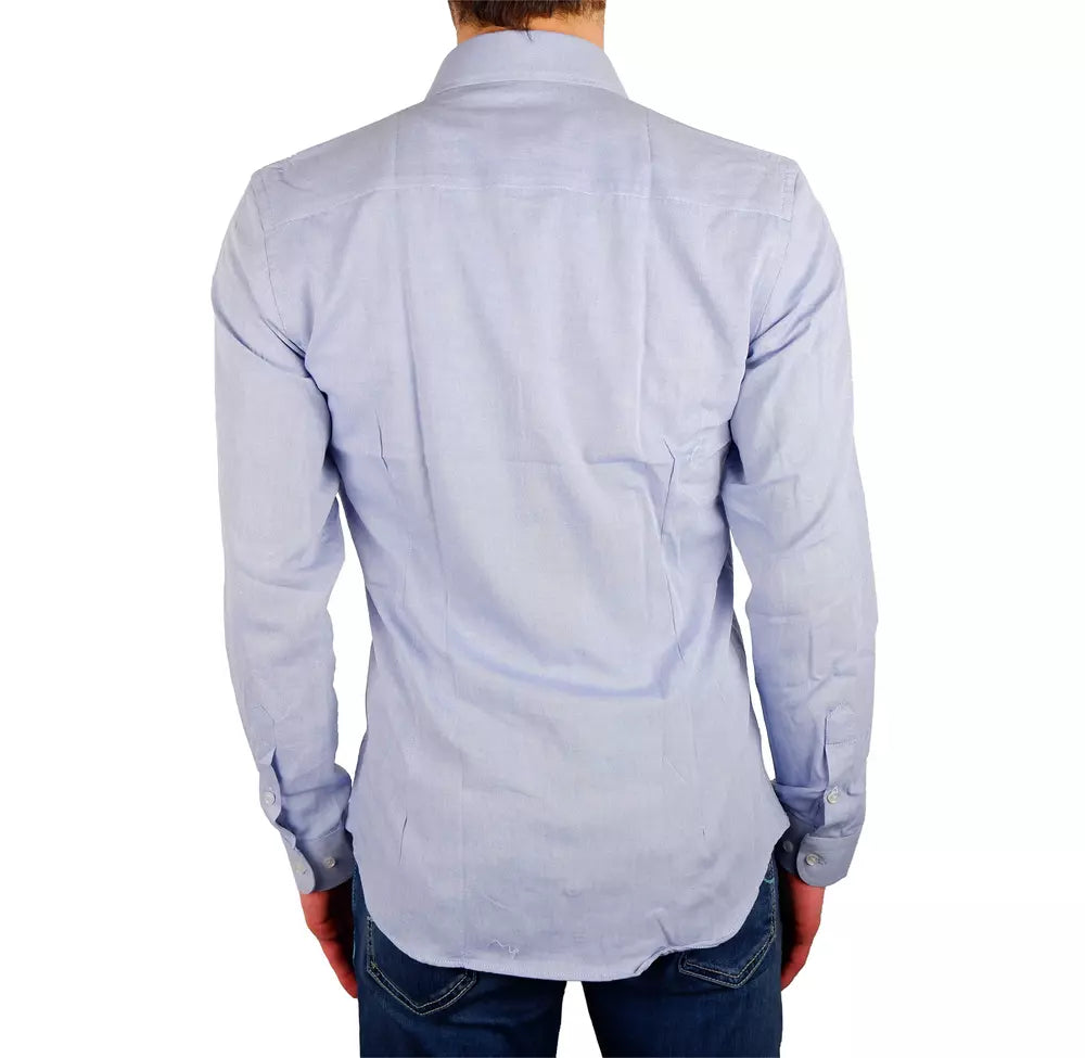 Hellblaues Baumwollhemd