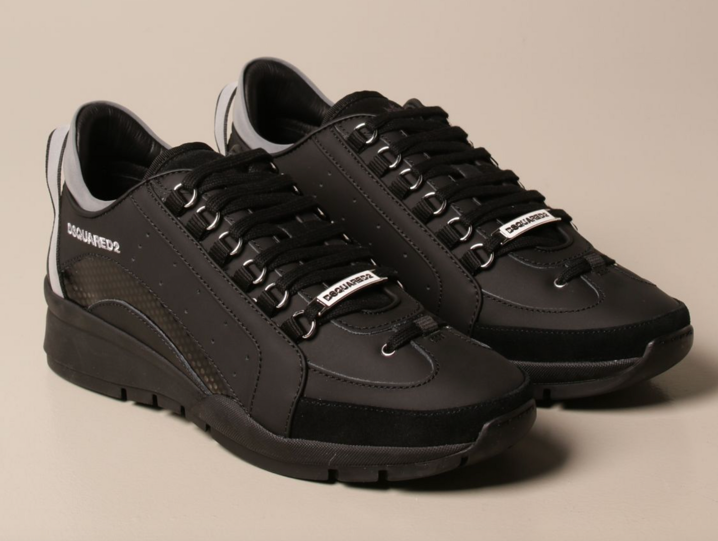 Schwarze Leder-Sneakers