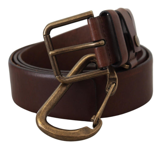 Brauner Ledergürtel mit goldener Metallschnalle und Karabiner