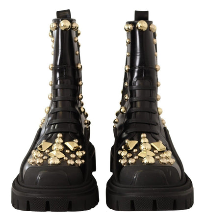 Schwarze Nietenstiefel aus Leder