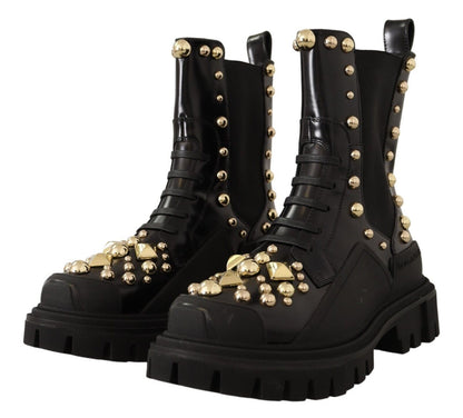 Schwarze Nietenstiefel aus Leder