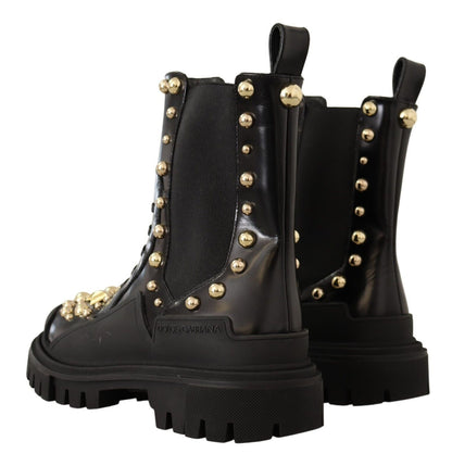 Schwarze Nietenstiefel aus Leder