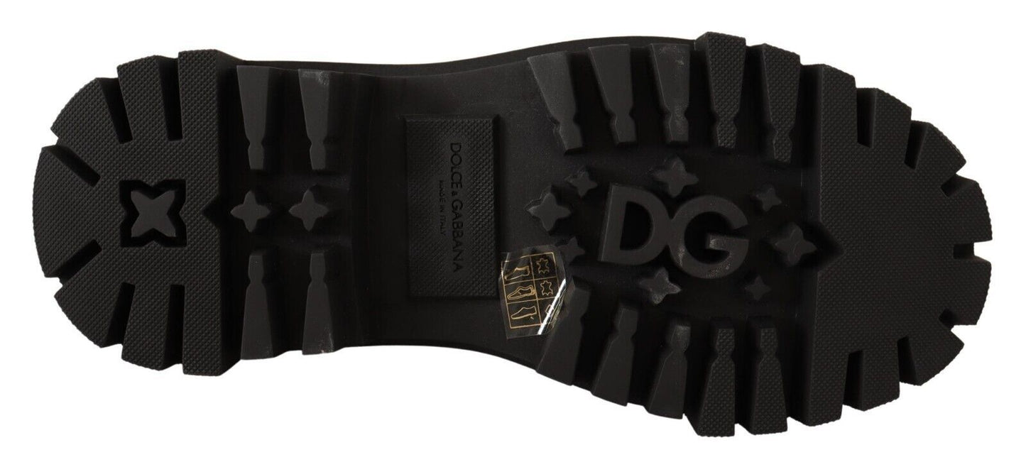 Schwarze Nietenstiefel aus Leder