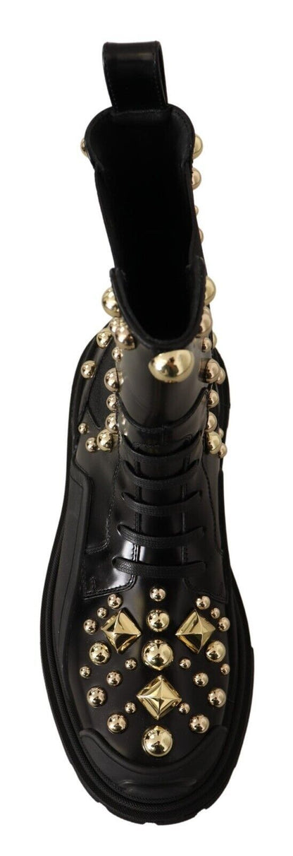 Schwarze Nietenstiefel aus Leder
