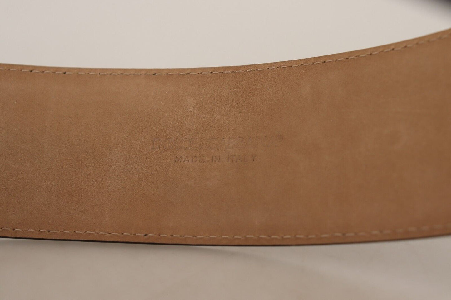 Schwarzes Leder Gold Metall Quadratische Schnalle Gürtel