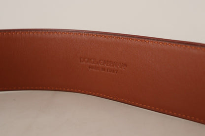 Brauner Ledergürtel mit ovaler Metallschnalle