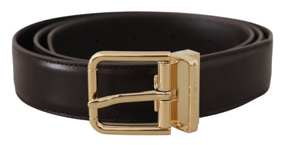 Dunkelbrauner Ledergürtel mit goldfarbener Logo-Metallschnalle