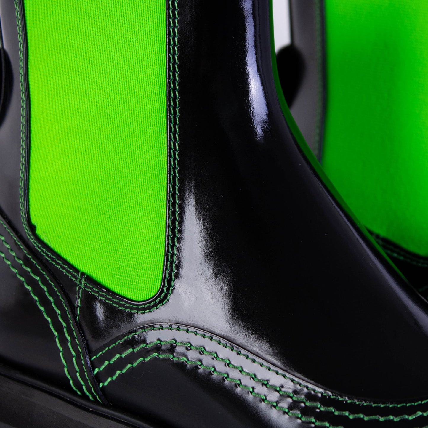 Schwarzes Leder mit Fluo-Einsätzen Chelsea Boots