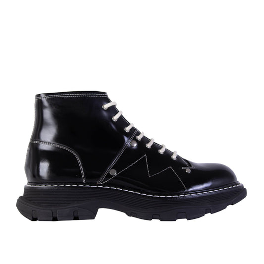 Weiße Schnürsenkel Schwarze Lederstiefel