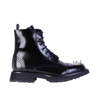 Schwarze Nietenstiefel aus Leder