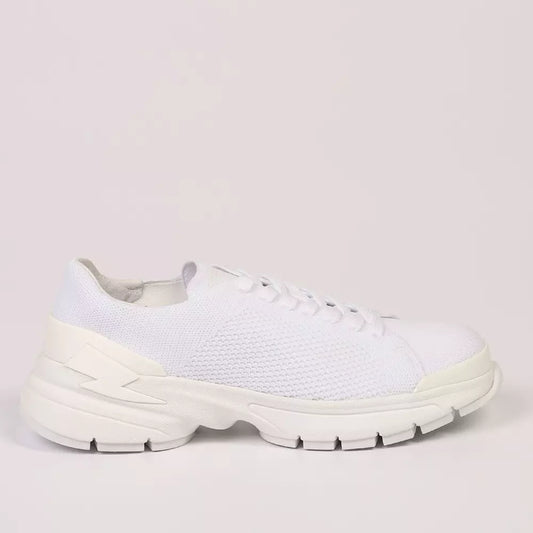 Weißer Sneaker aus Textil und Leder