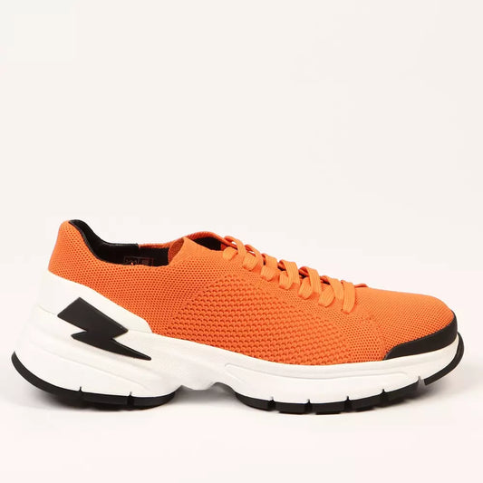 Orangefarbene Sneaker aus Textil und Leder